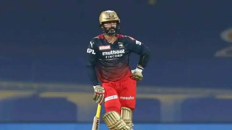 IPL 2022: Big blow for RCB, Dinesh Karthik gets reprimanded for breaching Code of Conduct ahead of Qualifier 2 against RR
